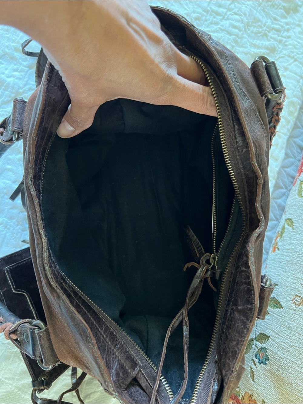 Balenciaga the City Leather Brown Shoulder Bag - Picture 12 of 17